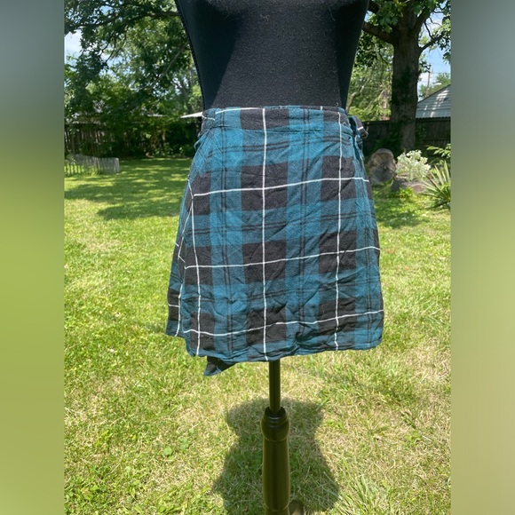 Aeropostale Plaid Wrap Skirt - Picture 4 of 7